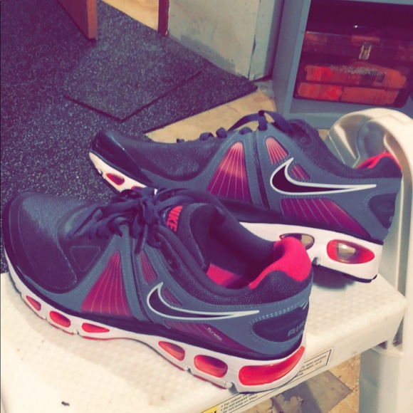 Nike Shoes - Women’s Nike Air Max w/ Flywire.